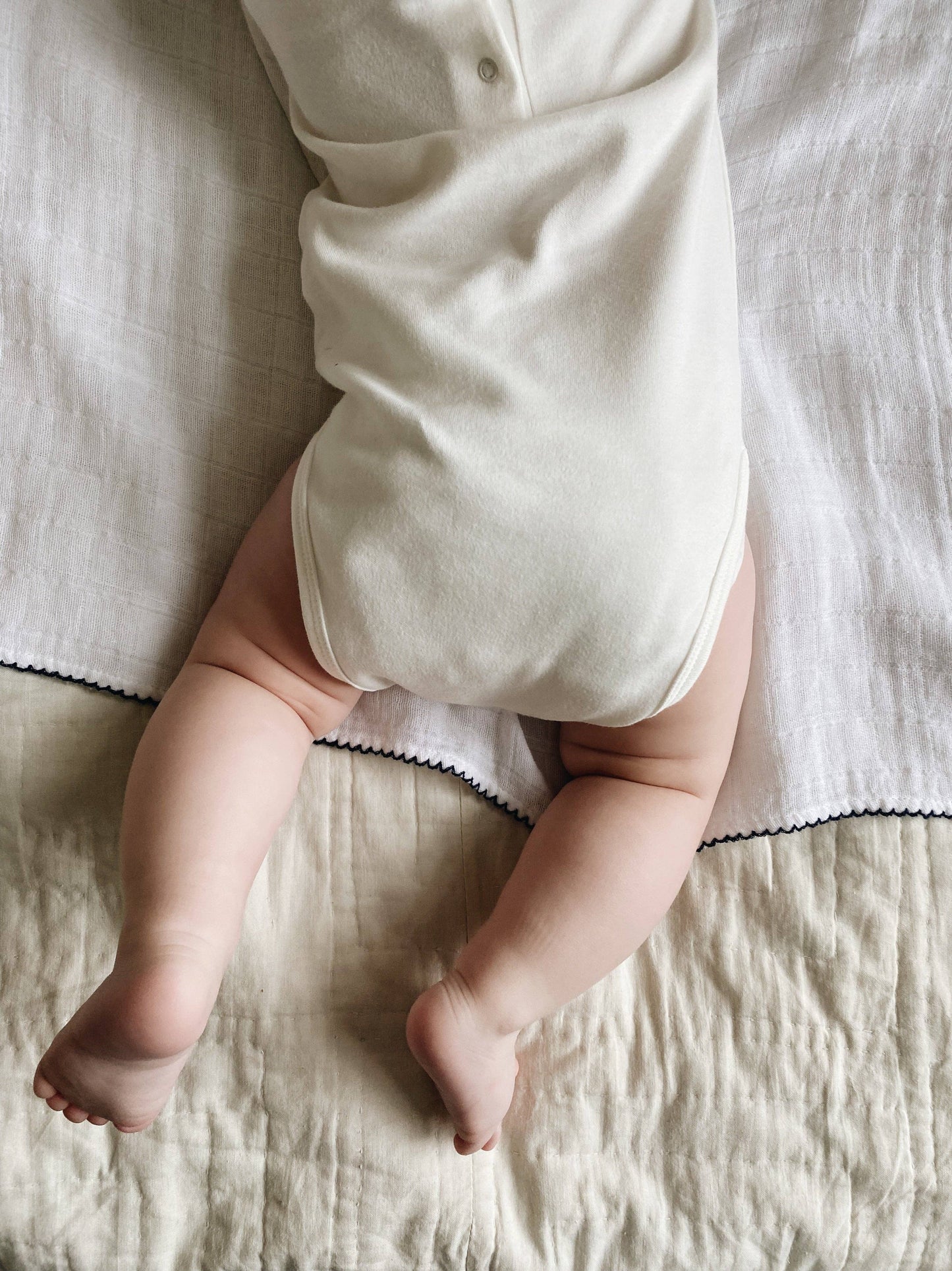 Muslin med hæklet rør - Navy Blue Piping