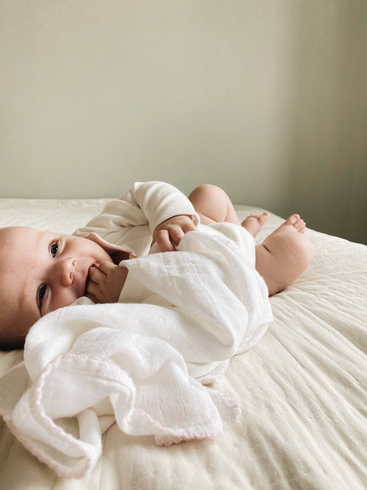 Muslin med hæklet rør - Pink Piping