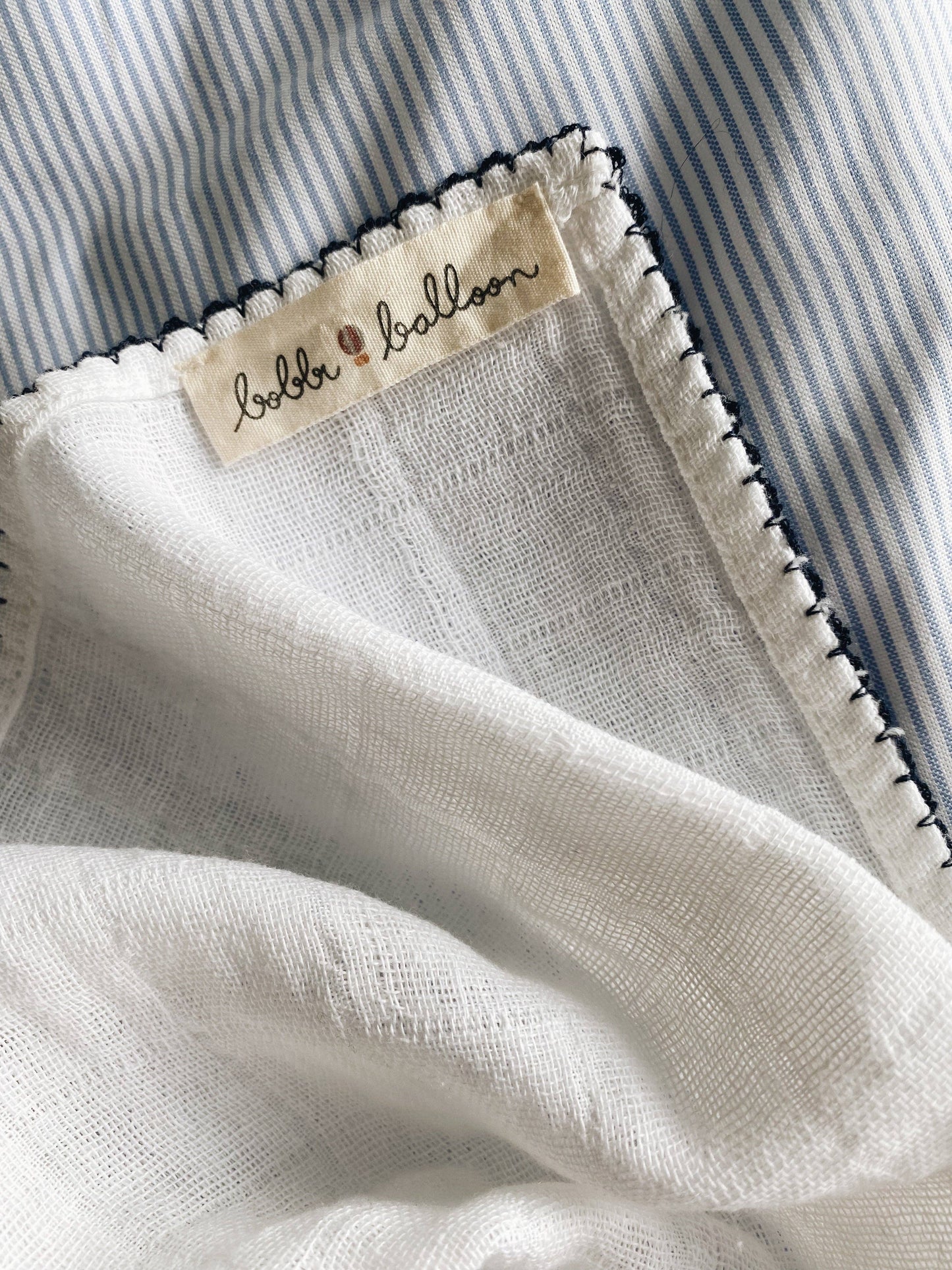 Muslin med hæklet rør - Navy Blue Piping